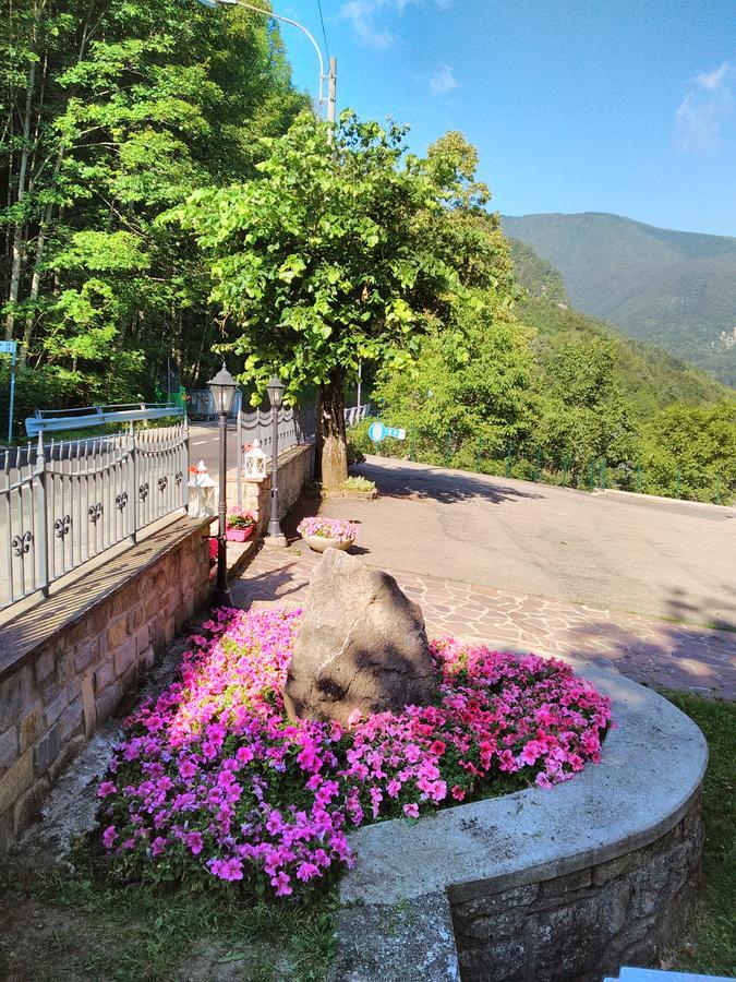 Albergo Capriolo Sestola Exterior foto